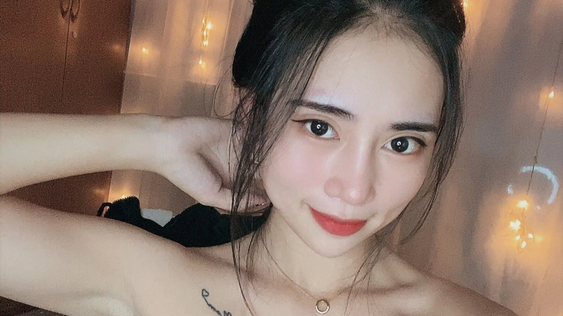 Join JulyLiu Private Chat