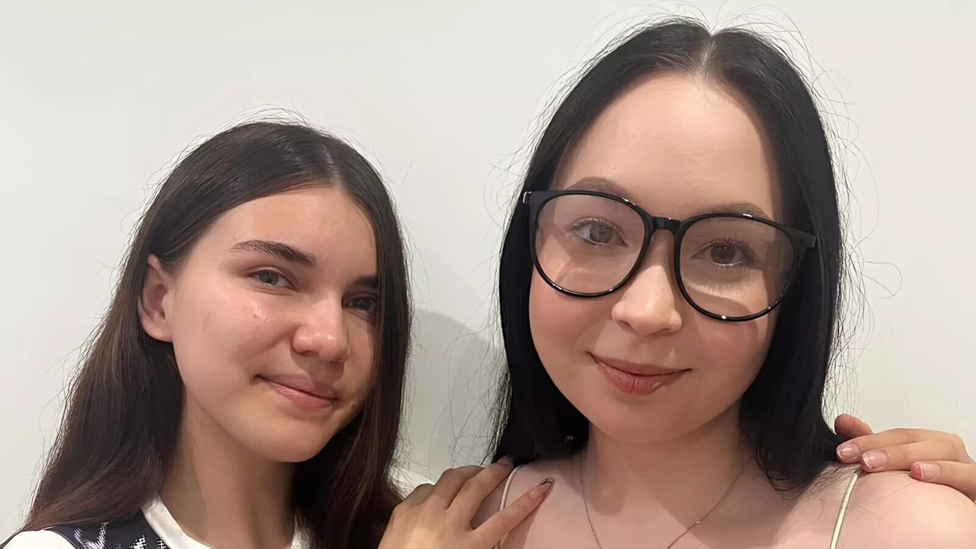 Join WandaAndPeggy Private Chat